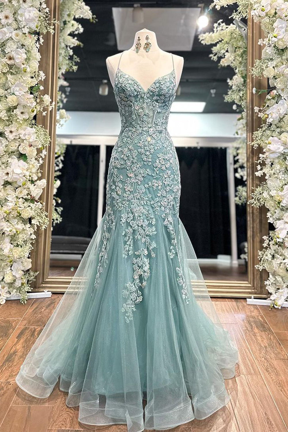 Stunning Mermaid Spaghetti Straps Light Green Corset Prom Dress with Appliques